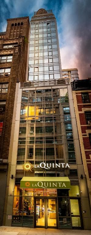 La Quinta Inn & Suites by Wyndham Times Square South