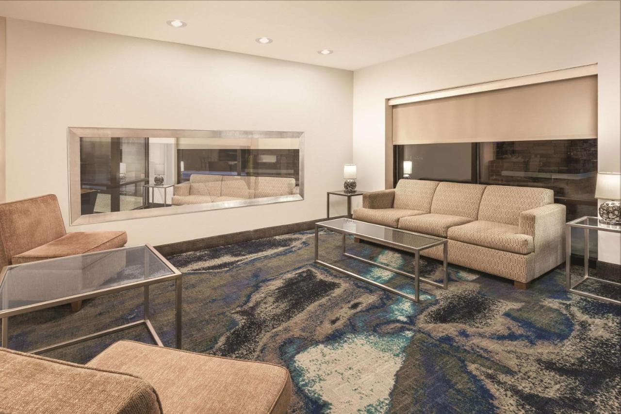 La Quinta Inn & Suites by Wyndham Philadelphia Airport