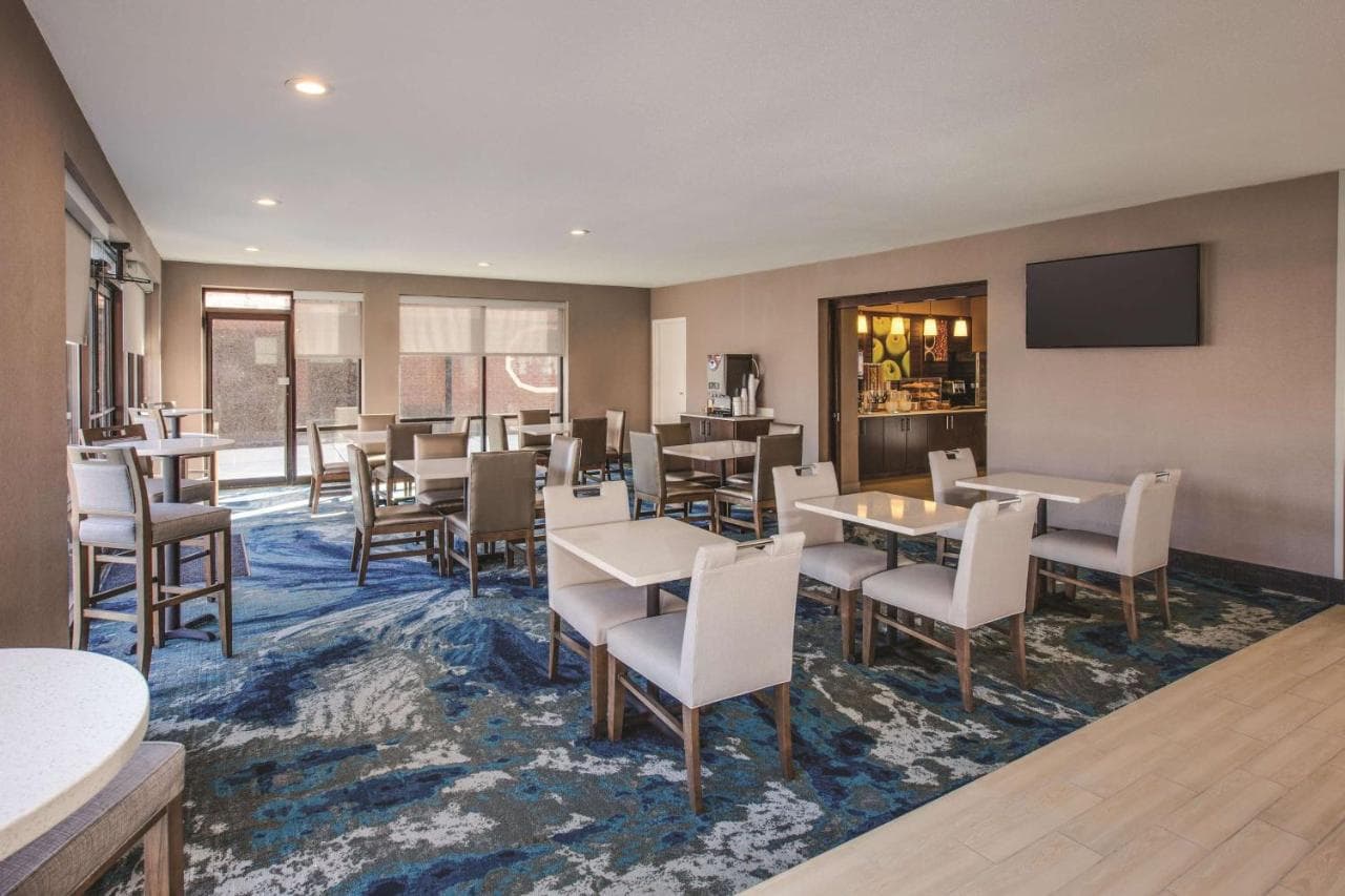 La Quinta Inn & Suites by Wyndham Philadelphia Airport