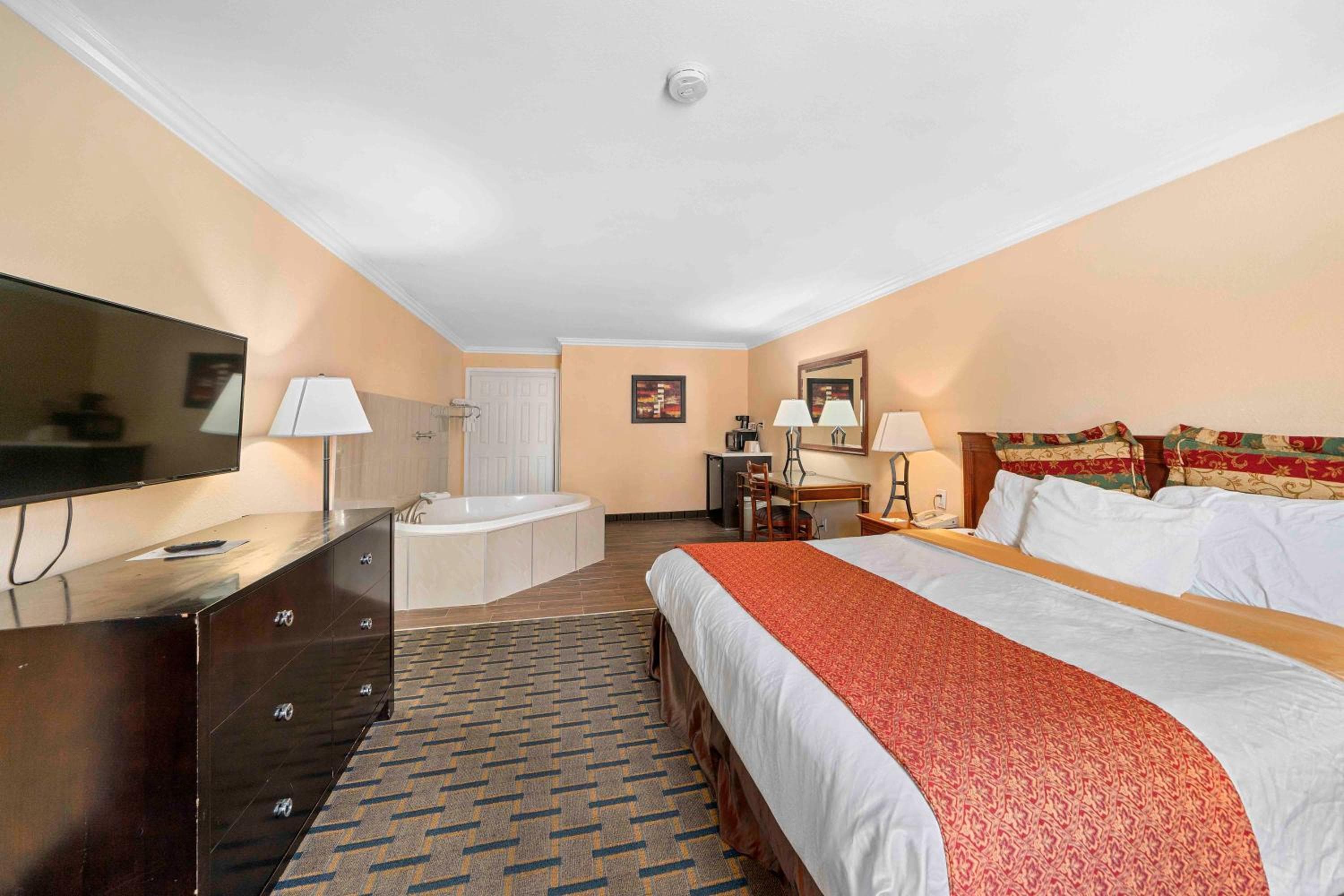 Lemon Tree Hotel and Suites