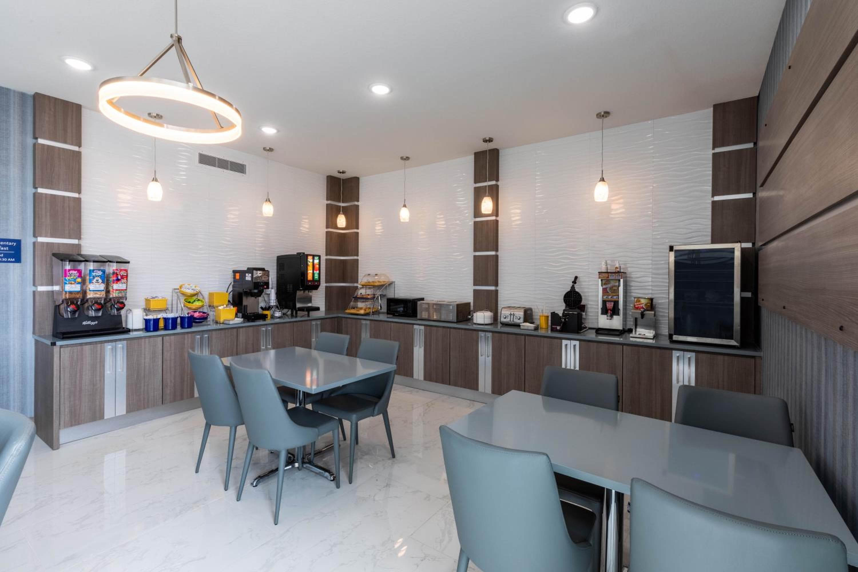 Days Inn & Suites by Wyndham Downtown/University of Houston