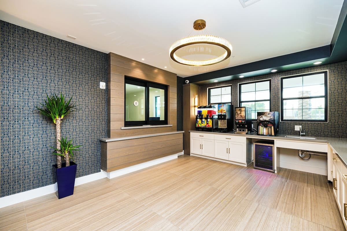 Palace Inn Blue I45 & Edgebrooke