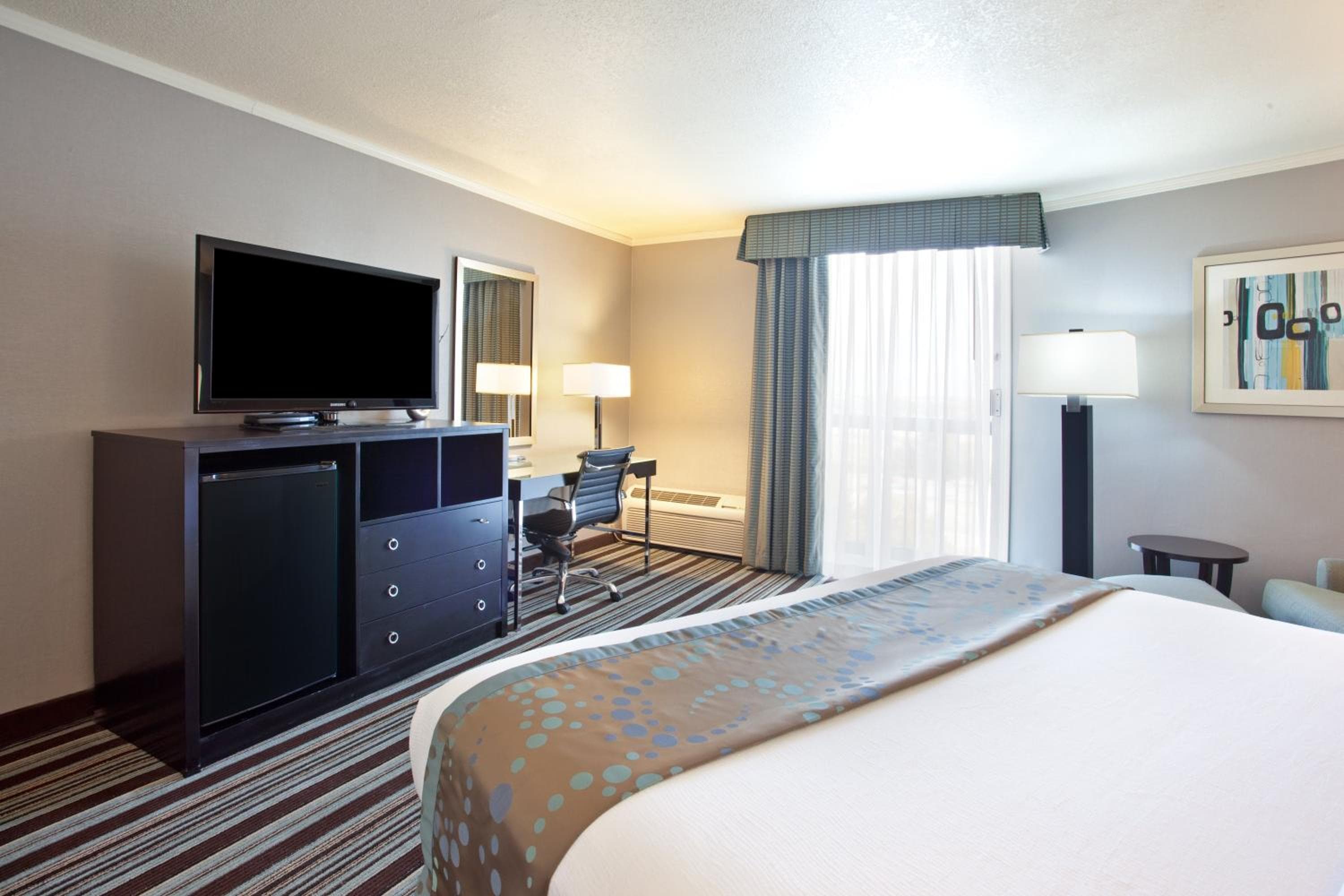 Holiday Inn Long Beach - Airport, an IHG Hotel